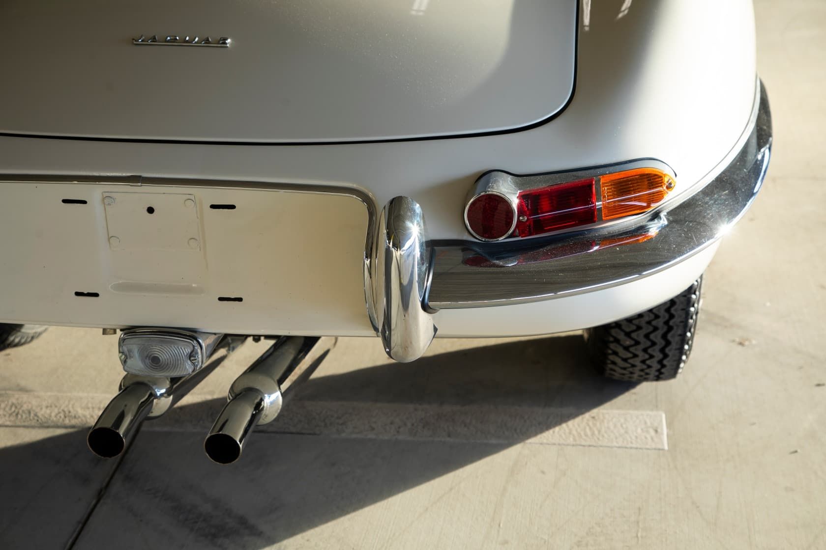 Jaguar E-type convertible bila _15