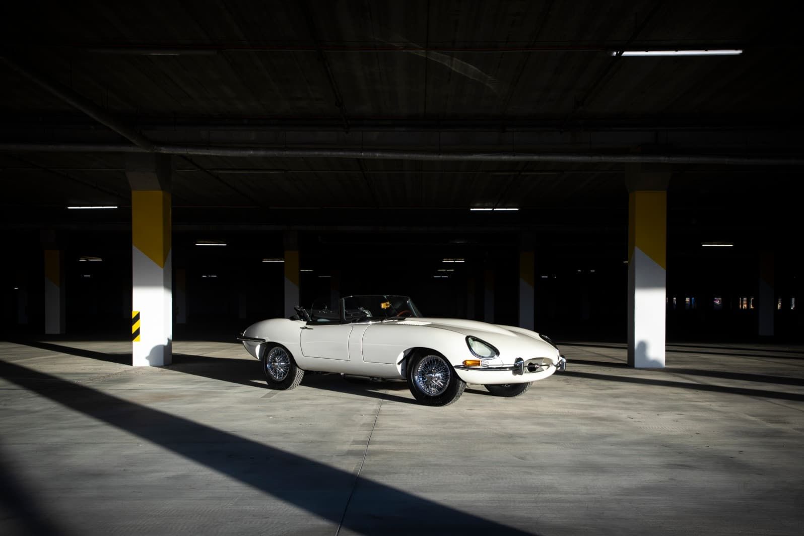 Jaguar E-type convertible bila _22