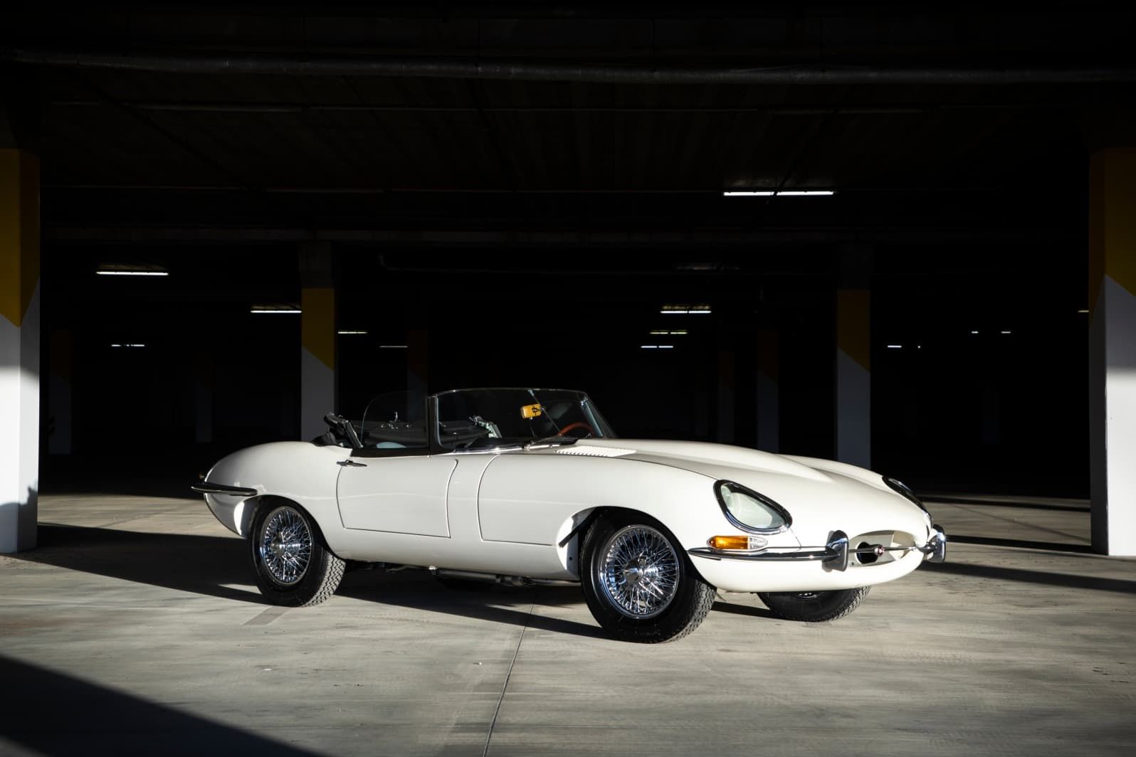 Jaguar E-type convertible bila _23