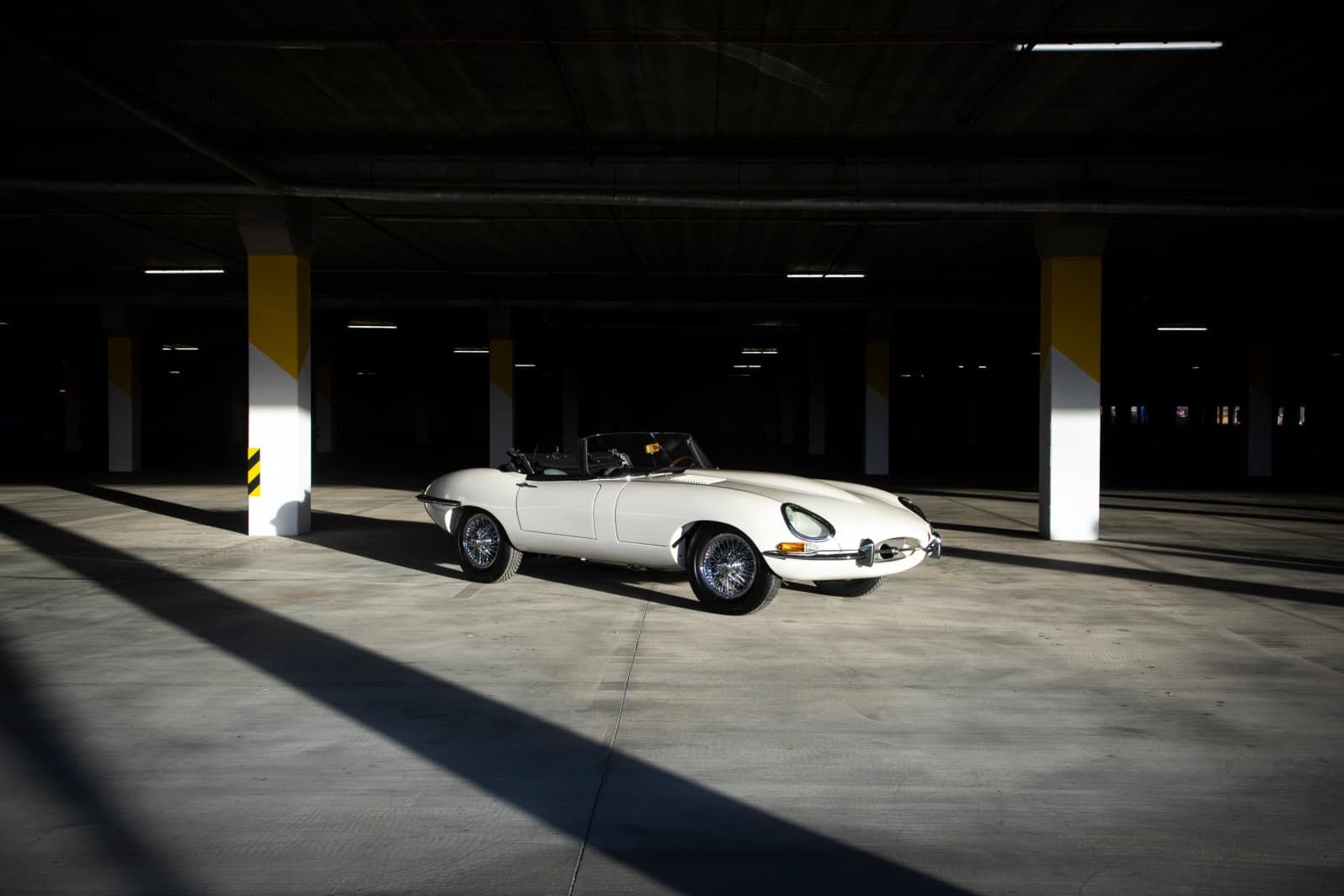 Jaguar E-type convertible bila _24