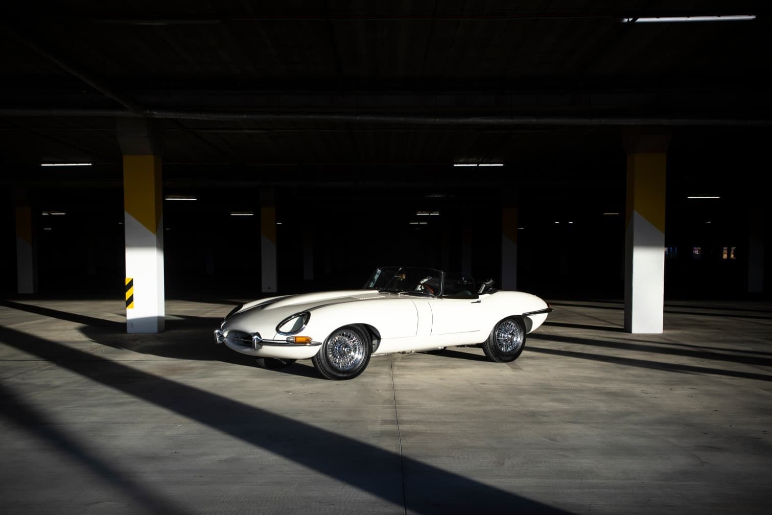 Jaguar E-type convertible bila _25