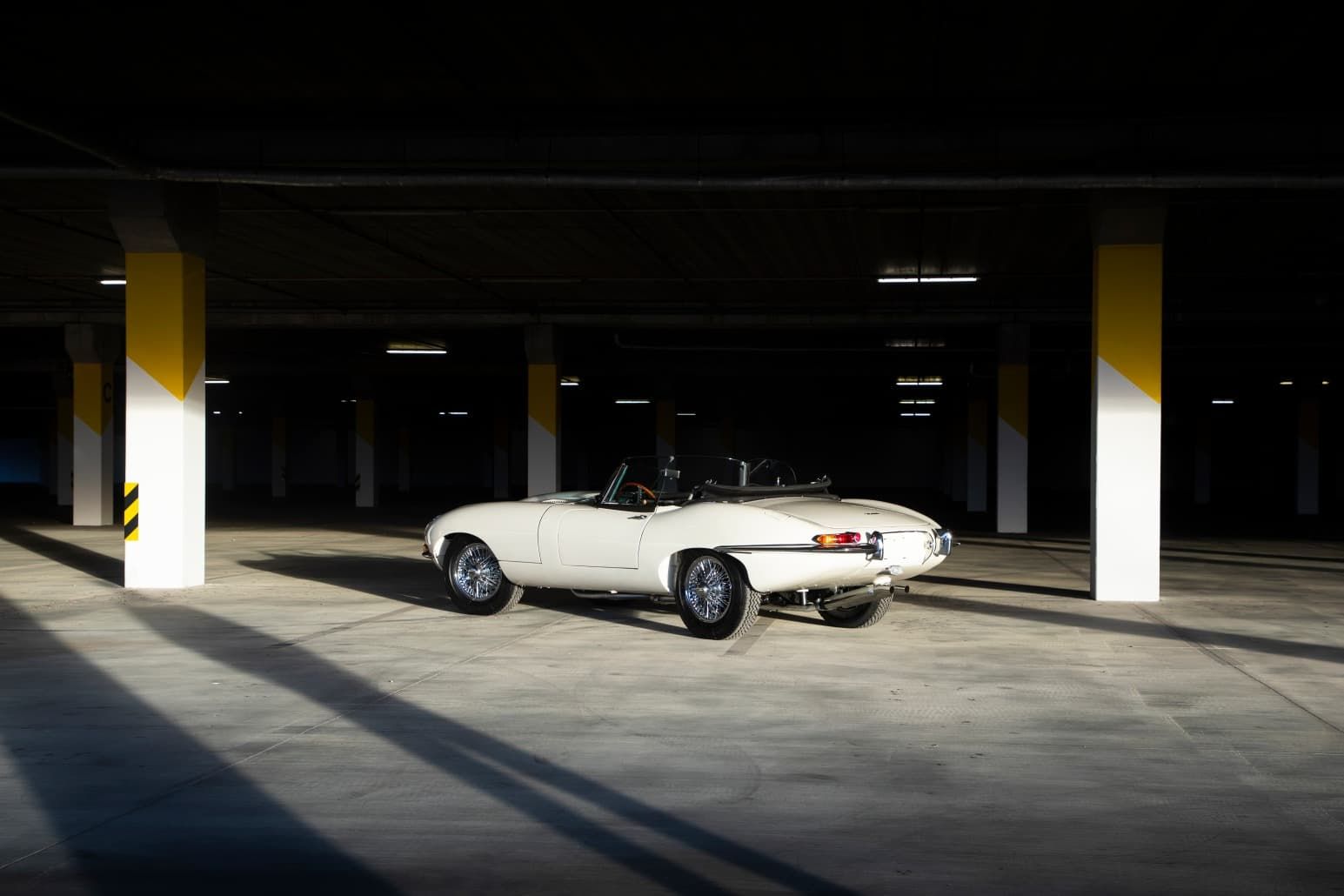 Jaguar E-type convertible bila _38