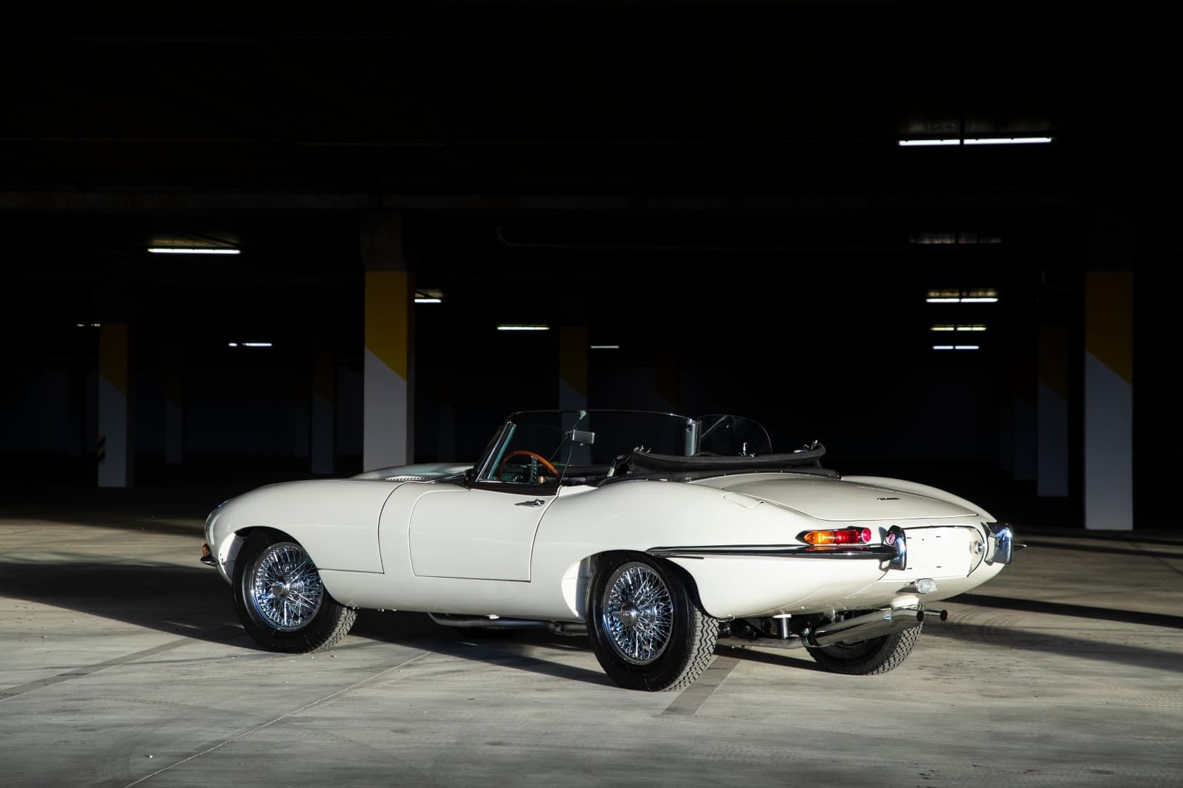 Jaguar E-type convertible bila _39