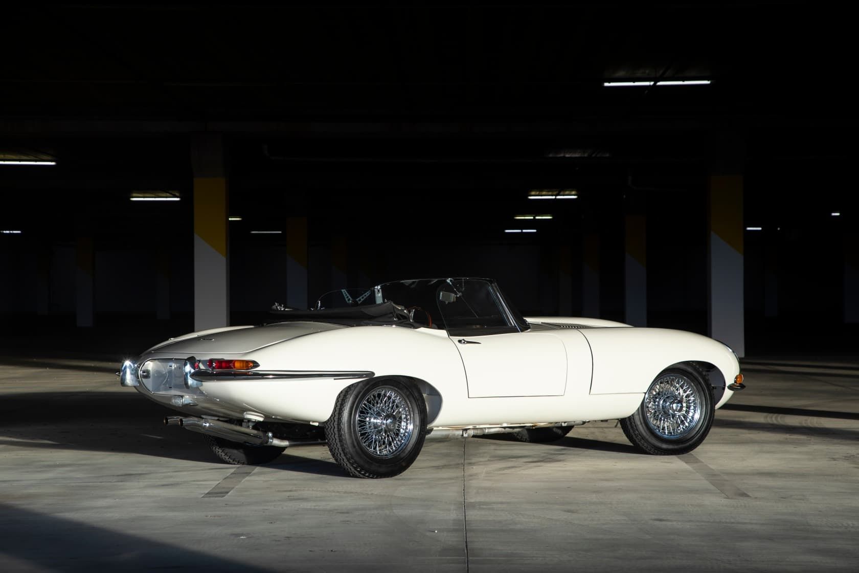 Jaguar E-type convertible bila _40