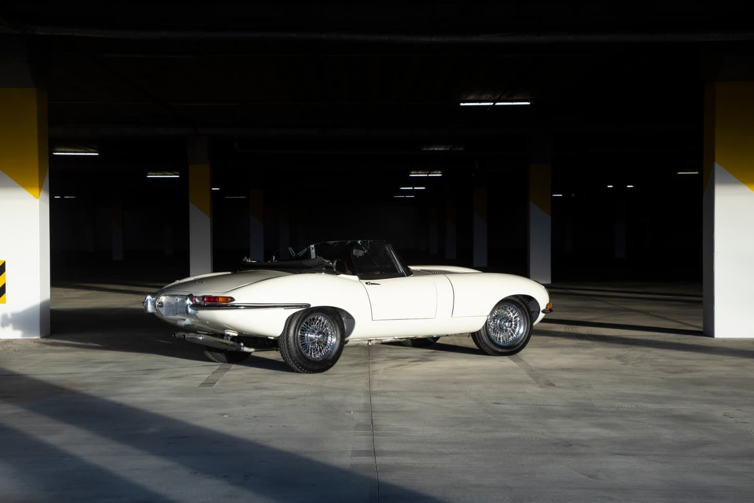 Jaguar E-type convertible bila _41