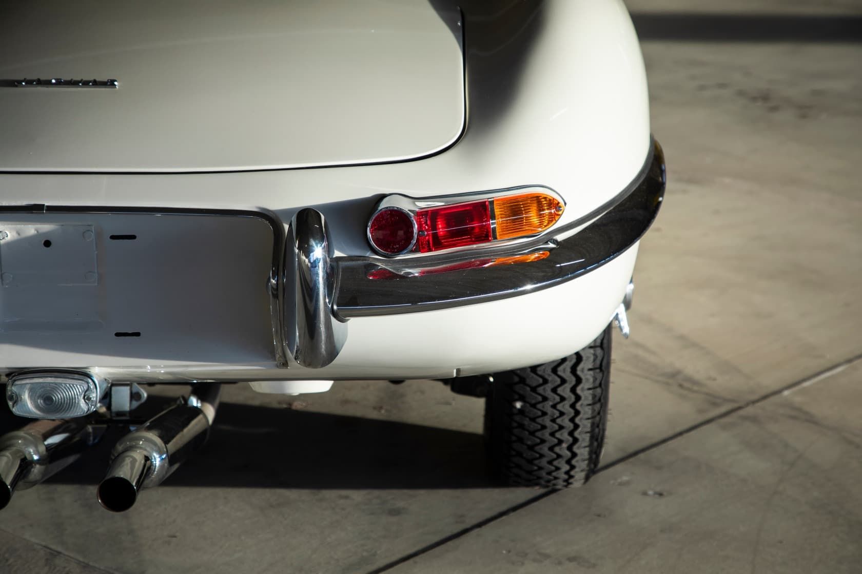 Jaguar E-type convertible bila _44