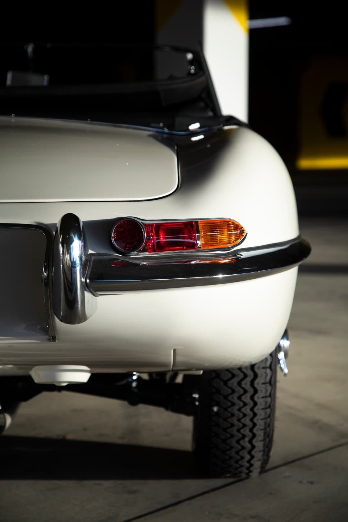 Jaguar E-type convertible bila _45