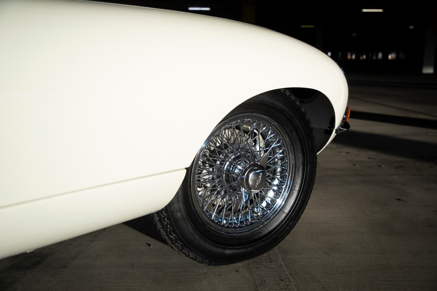 Jaguar E-type convertible bila _50