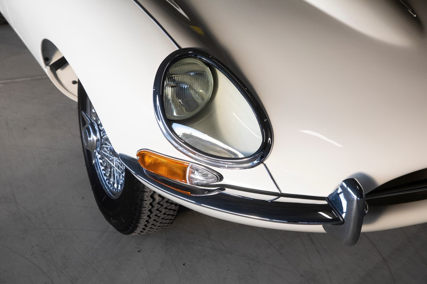 Jaguar E-type convertible bila _6