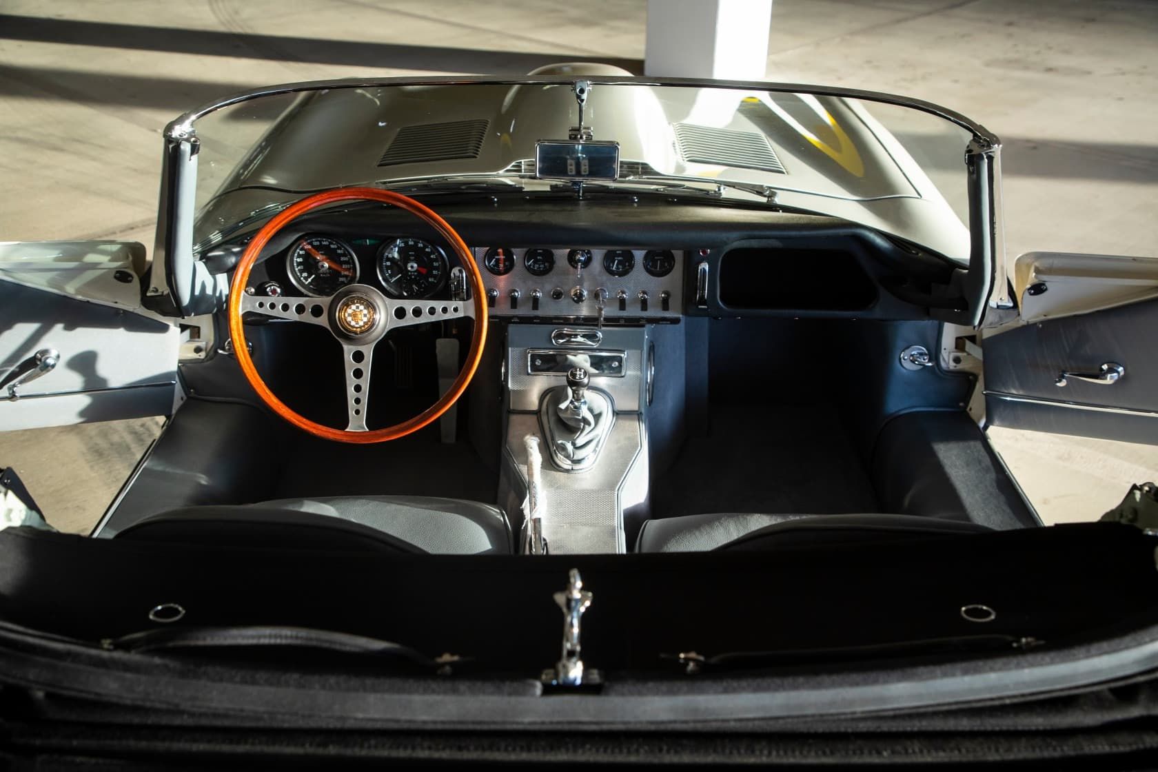 Jaguar E-type convertible bila _64