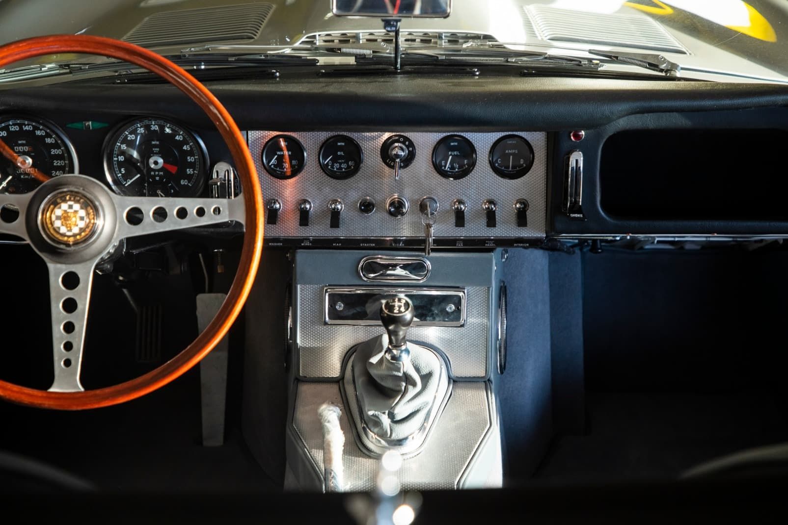 Jaguar E-type convertible bila _65