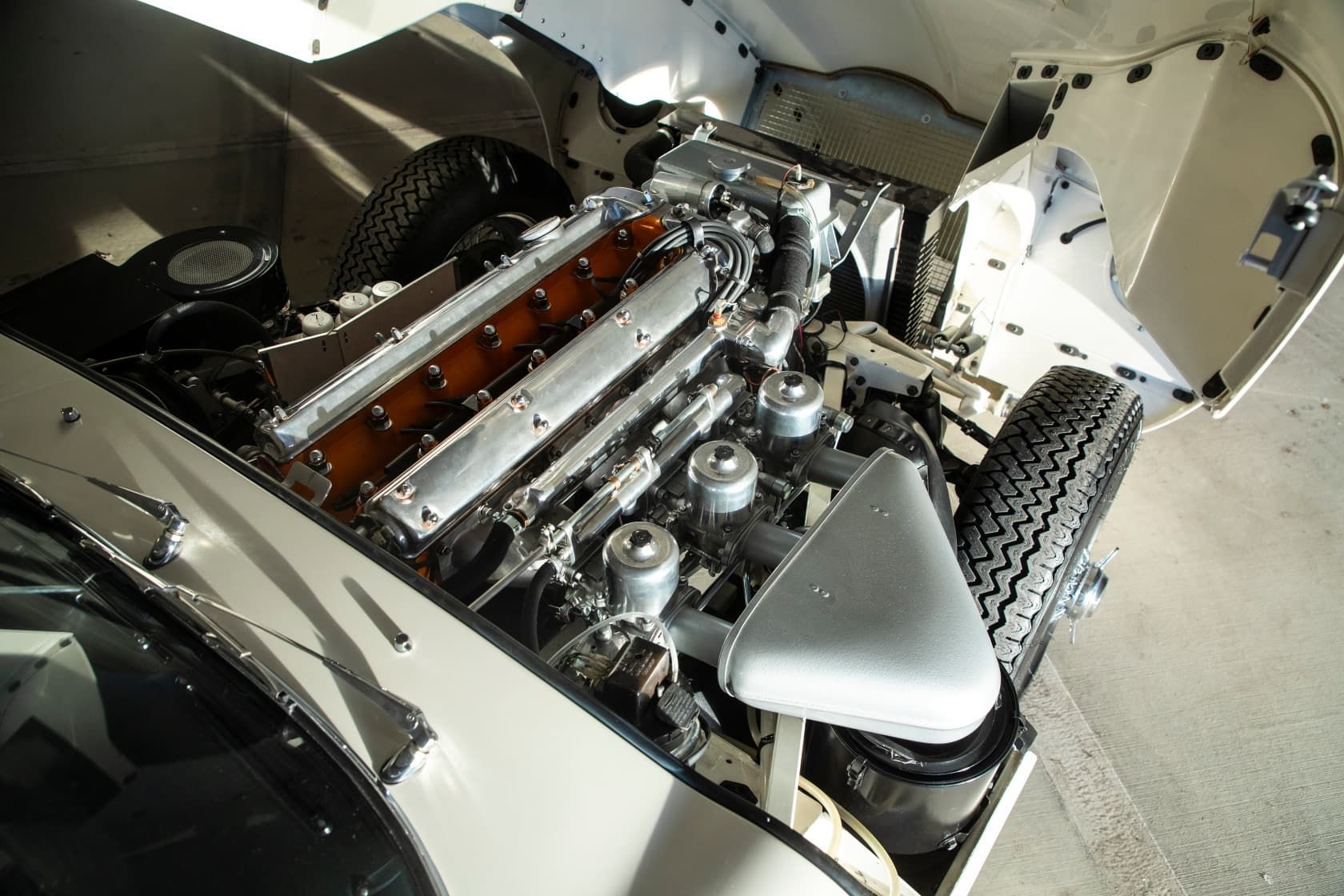 Jaguar E-type convertible bila _68