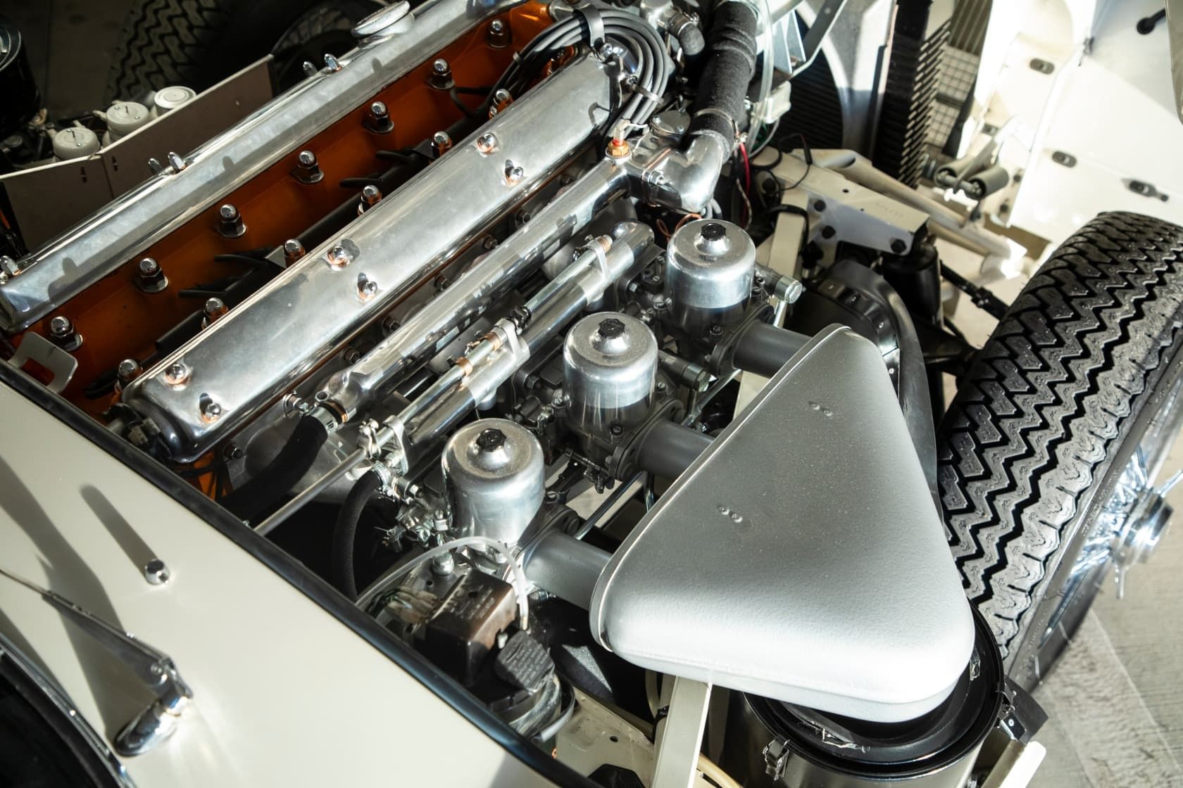 Jaguar E-type convertible bila _69