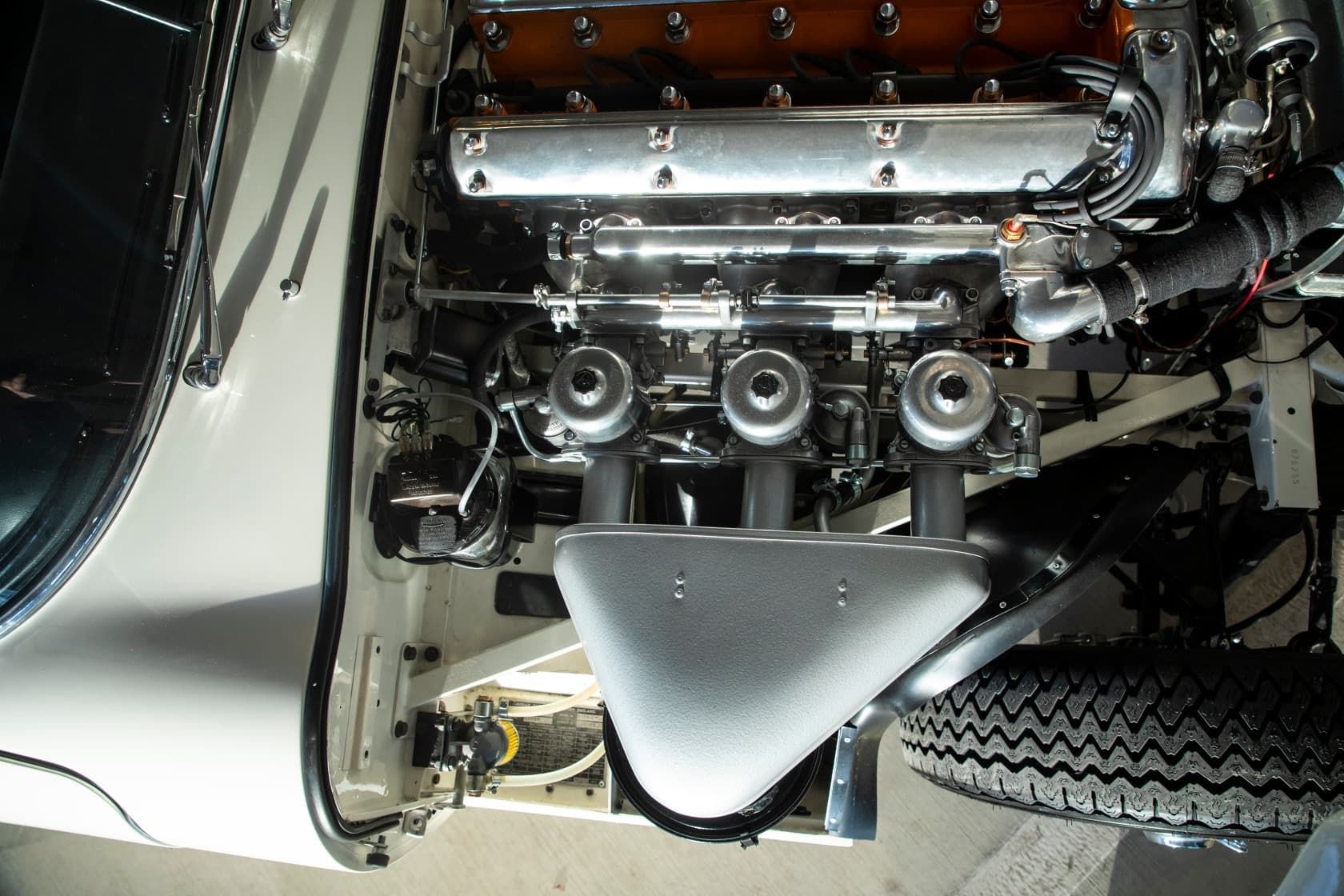 Jaguar E-type convertible bila _72