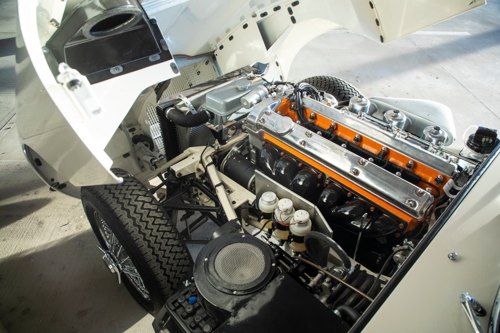 Jaguar E-type convertible bila _73