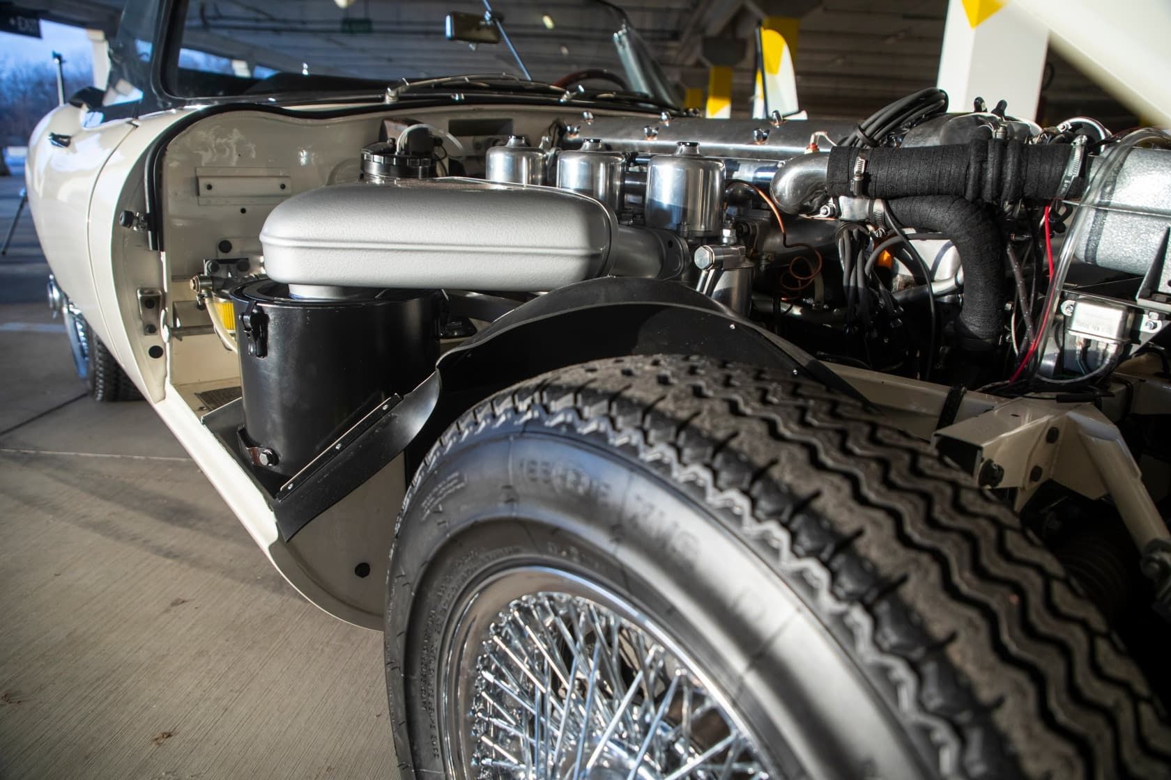 Jaguar E-type convertible bila _79