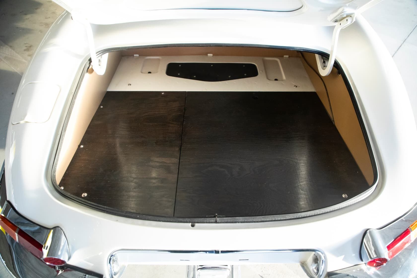 Jaguar E-type convertible bila _88