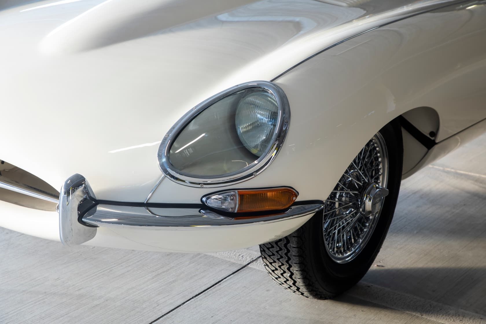 Jaguar E-type convertible bila _9