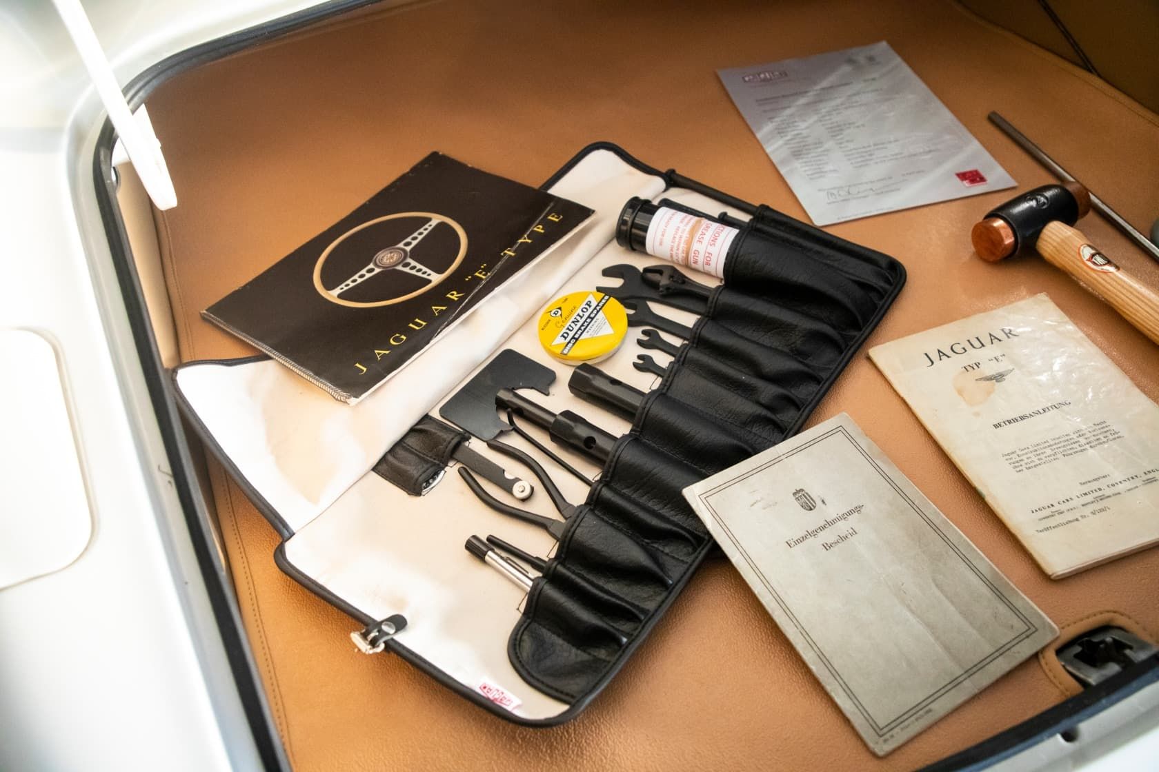 Jaguar E-type convertible bila _92