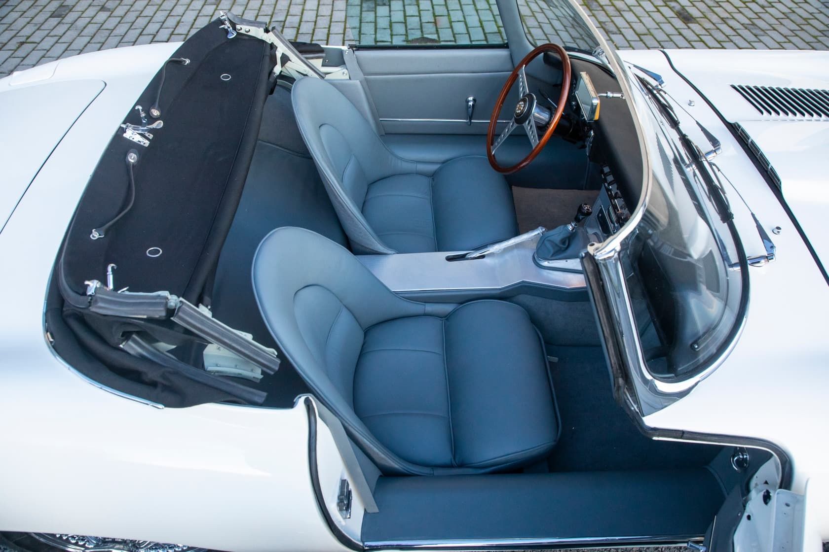 Jaguar E-type convertible bila _97