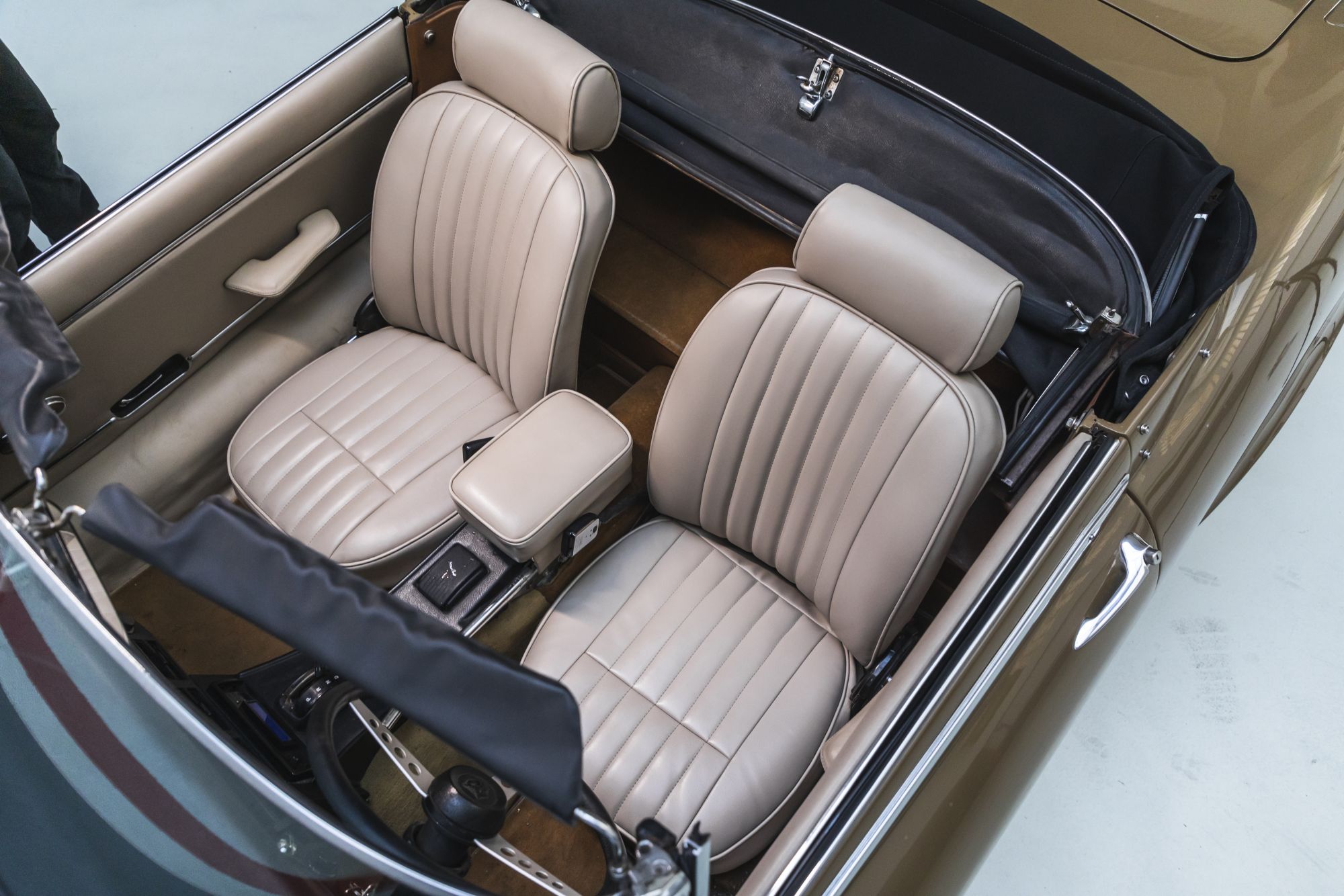 Jaguar E-type V12 - Auctomobile_22