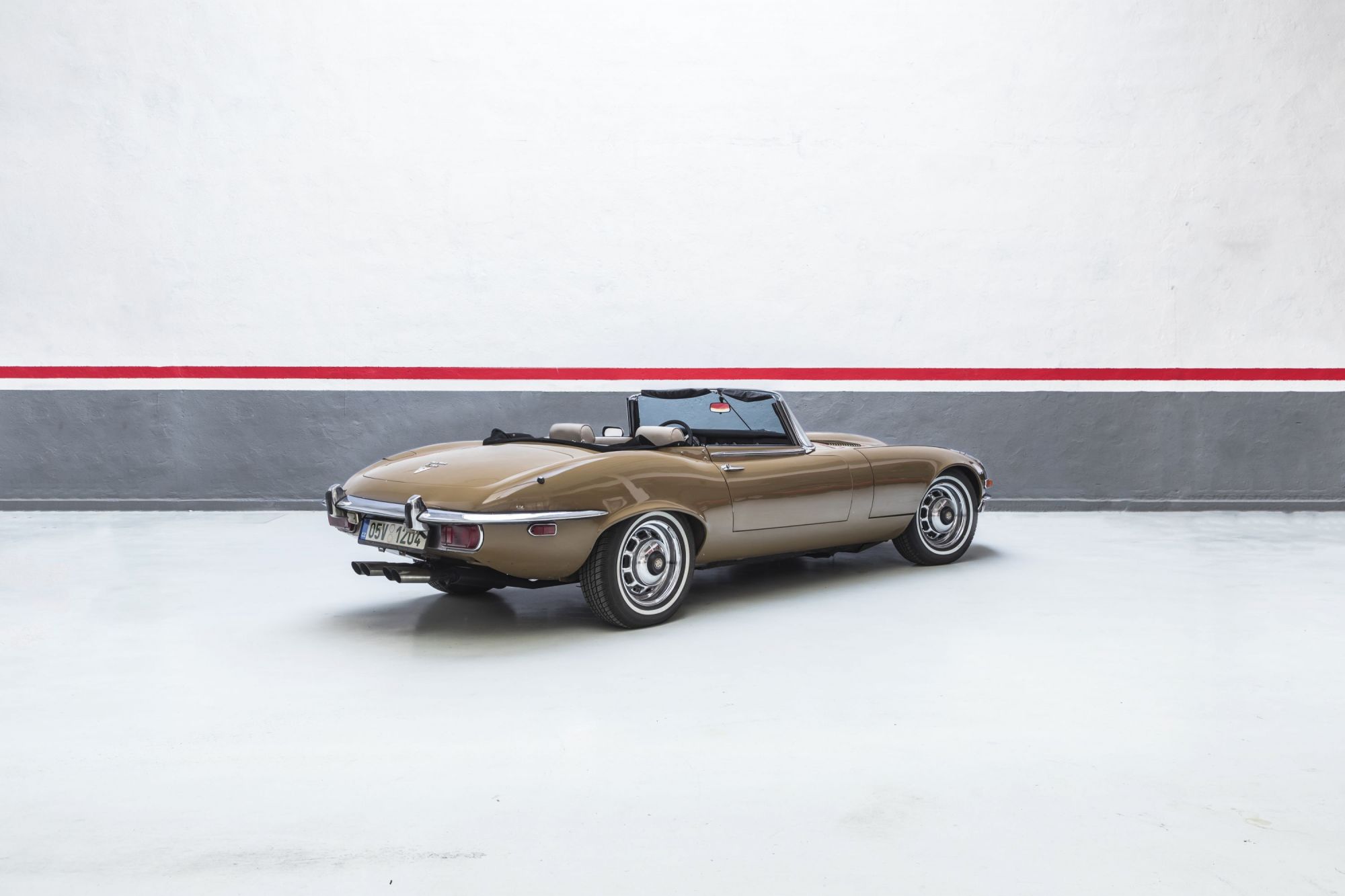 jaguar-e-type-v12-auctomobile-31.jpg