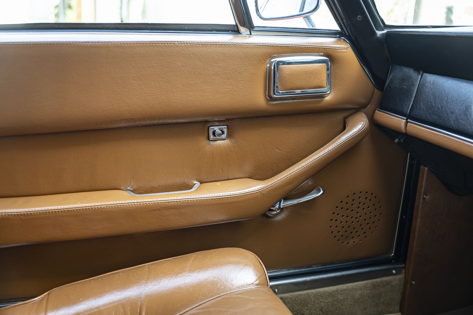 Jensen Interceptor III_59