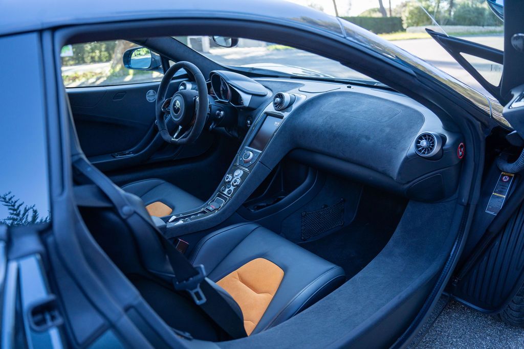 Linda_Azur_Photographer_McLaren_Le_Mans-25