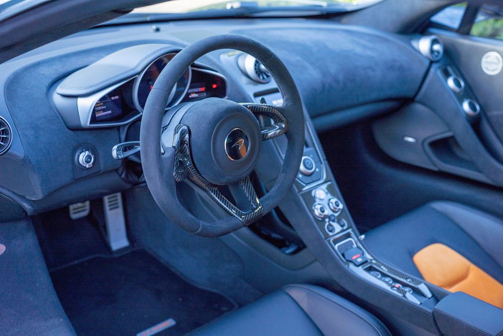 Linda_Azur_Photographer_McLaren_Le_Mans-35