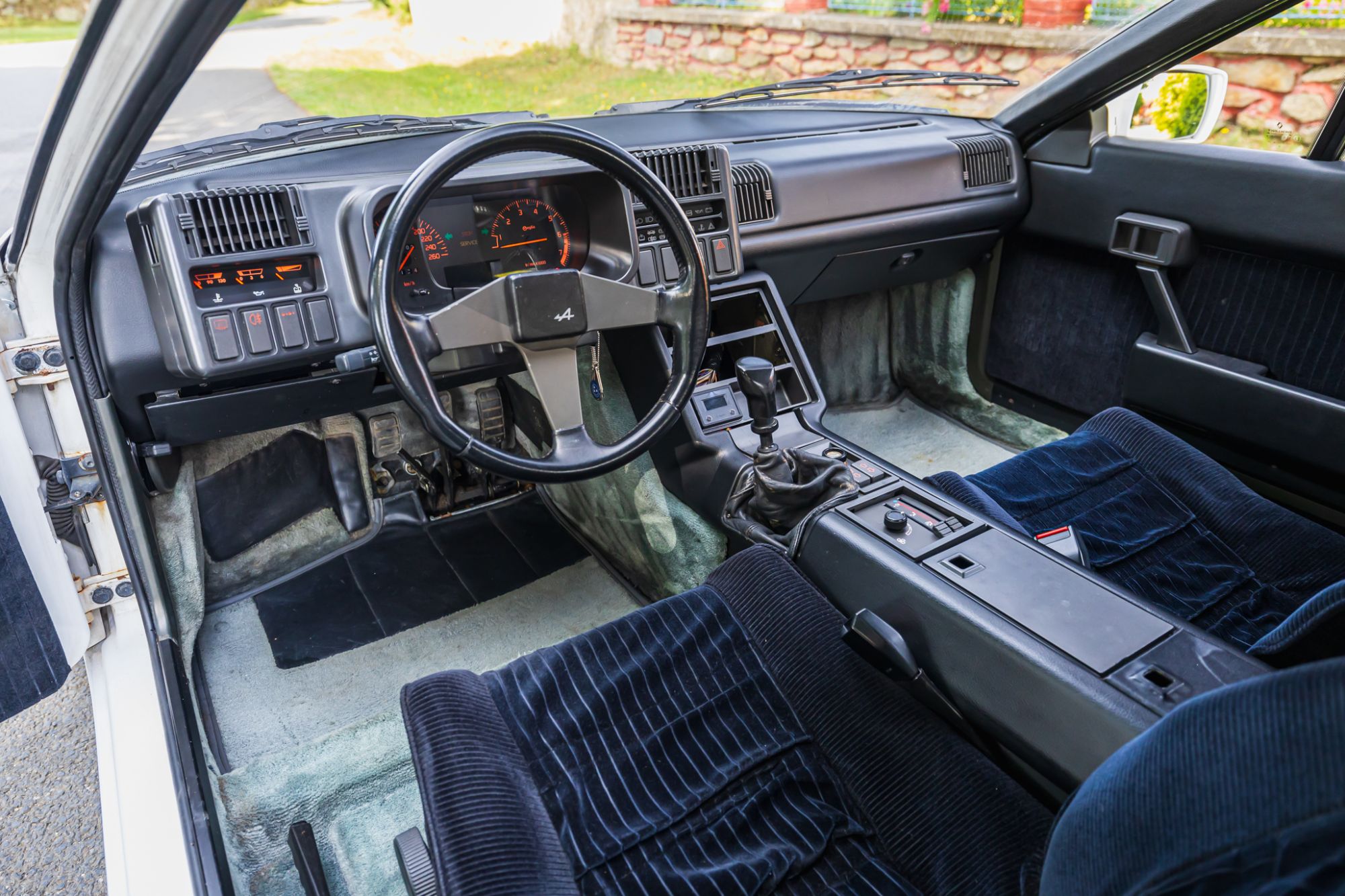 LOW_Alpina V6 GT_12.JPG