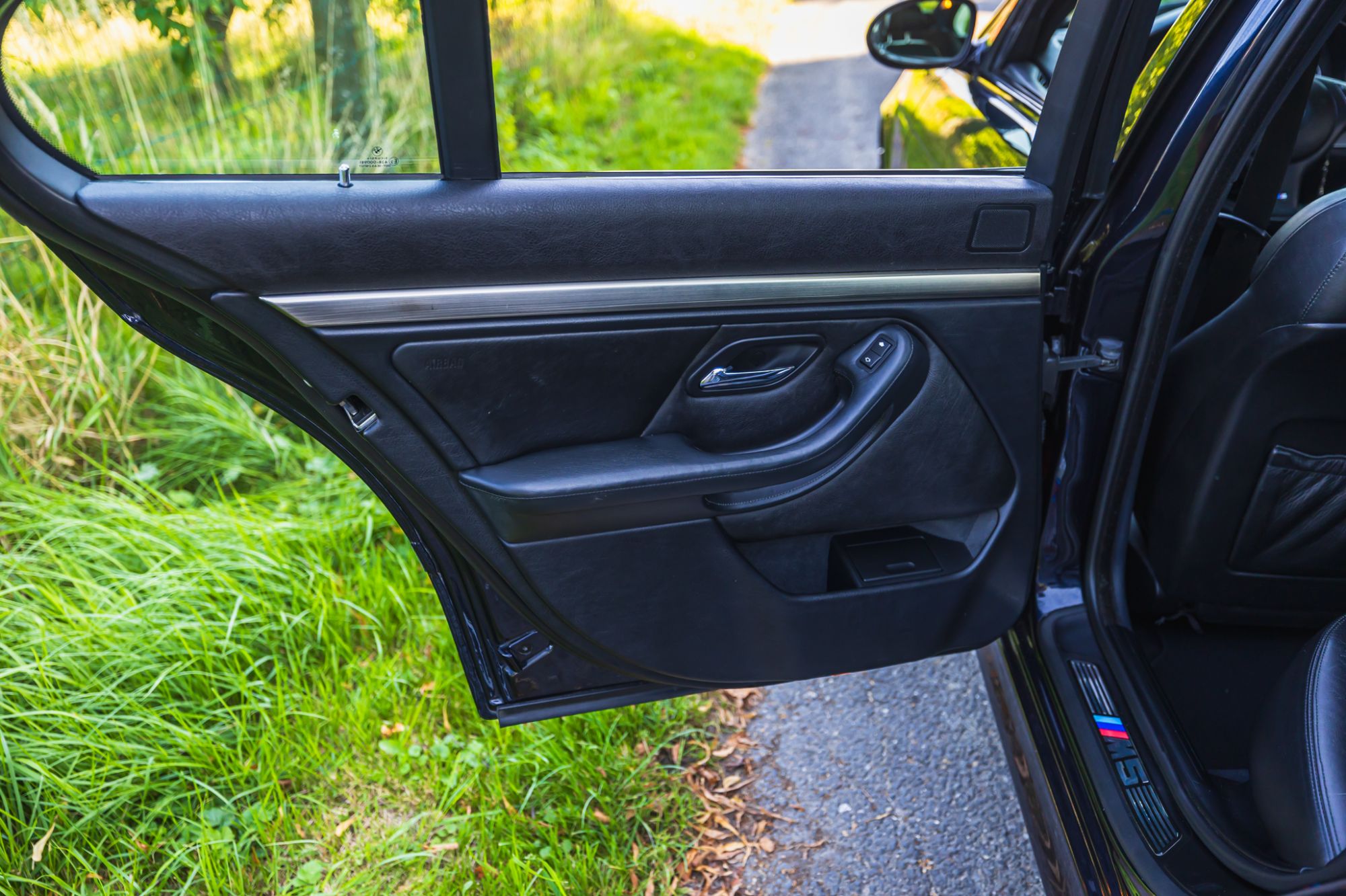 low_BMW M5 E39_36.JPG