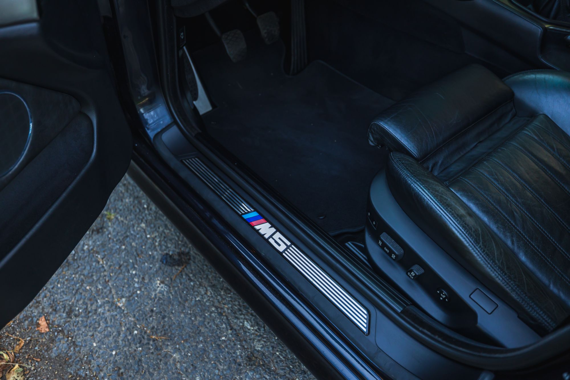 low_BMW M5 E39_40.JPG