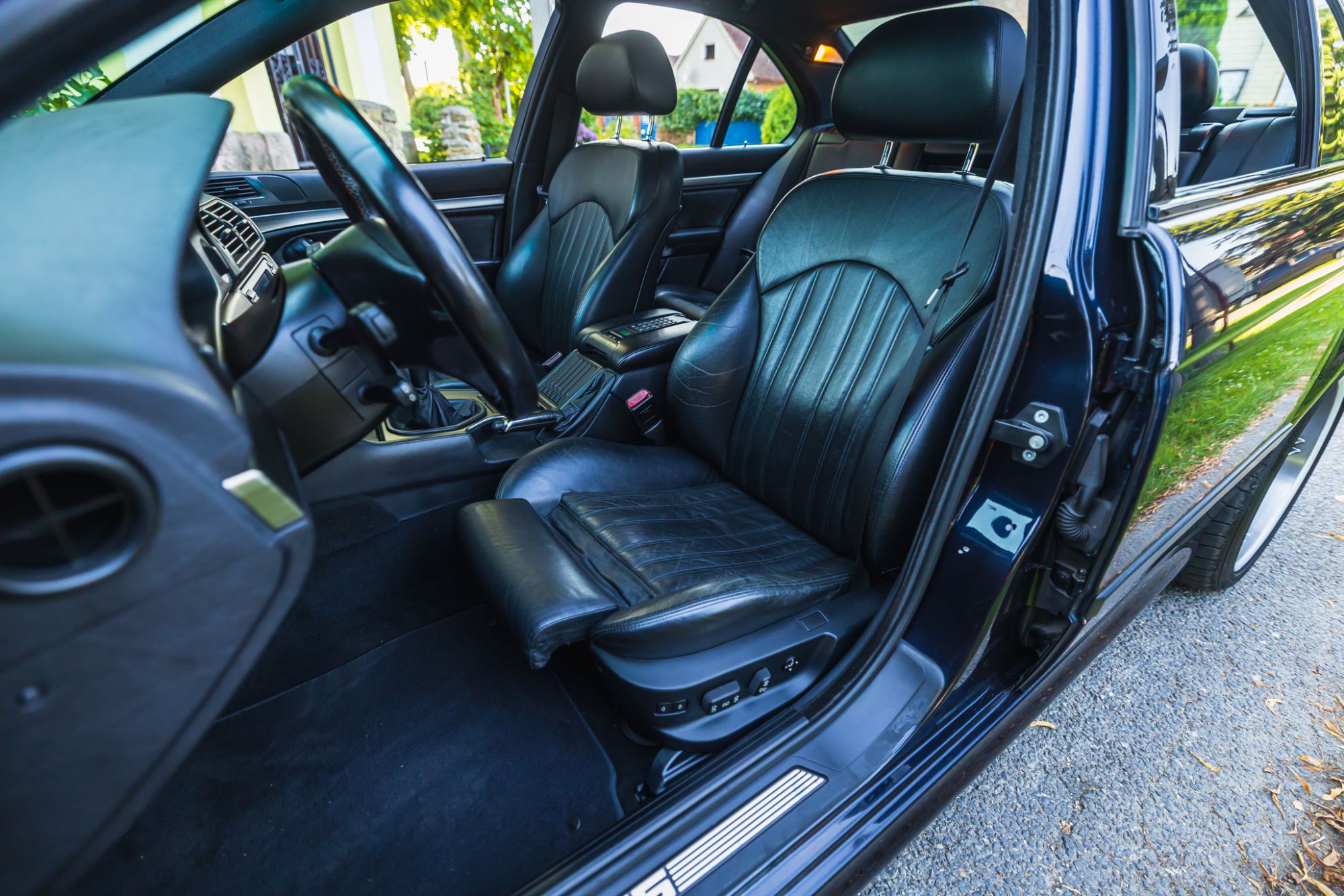 low_BMW M5 E39_42.JPG