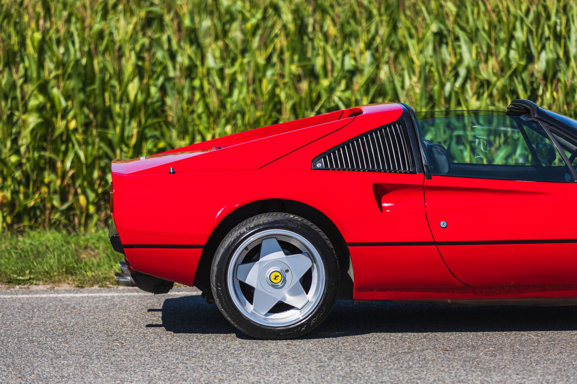 low_Ferrari 208 GTS_32.JPG