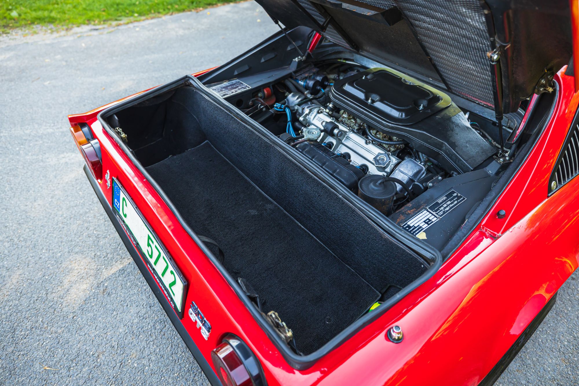 low_Ferrari 208 GTS_50.JPG