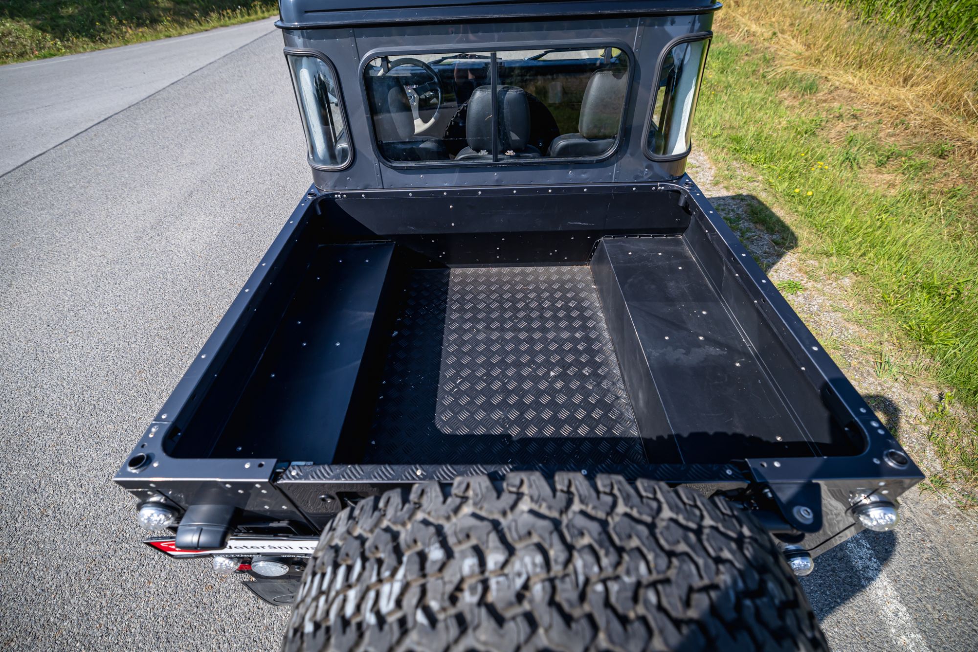 LOW Land Rover 90_1.JPG