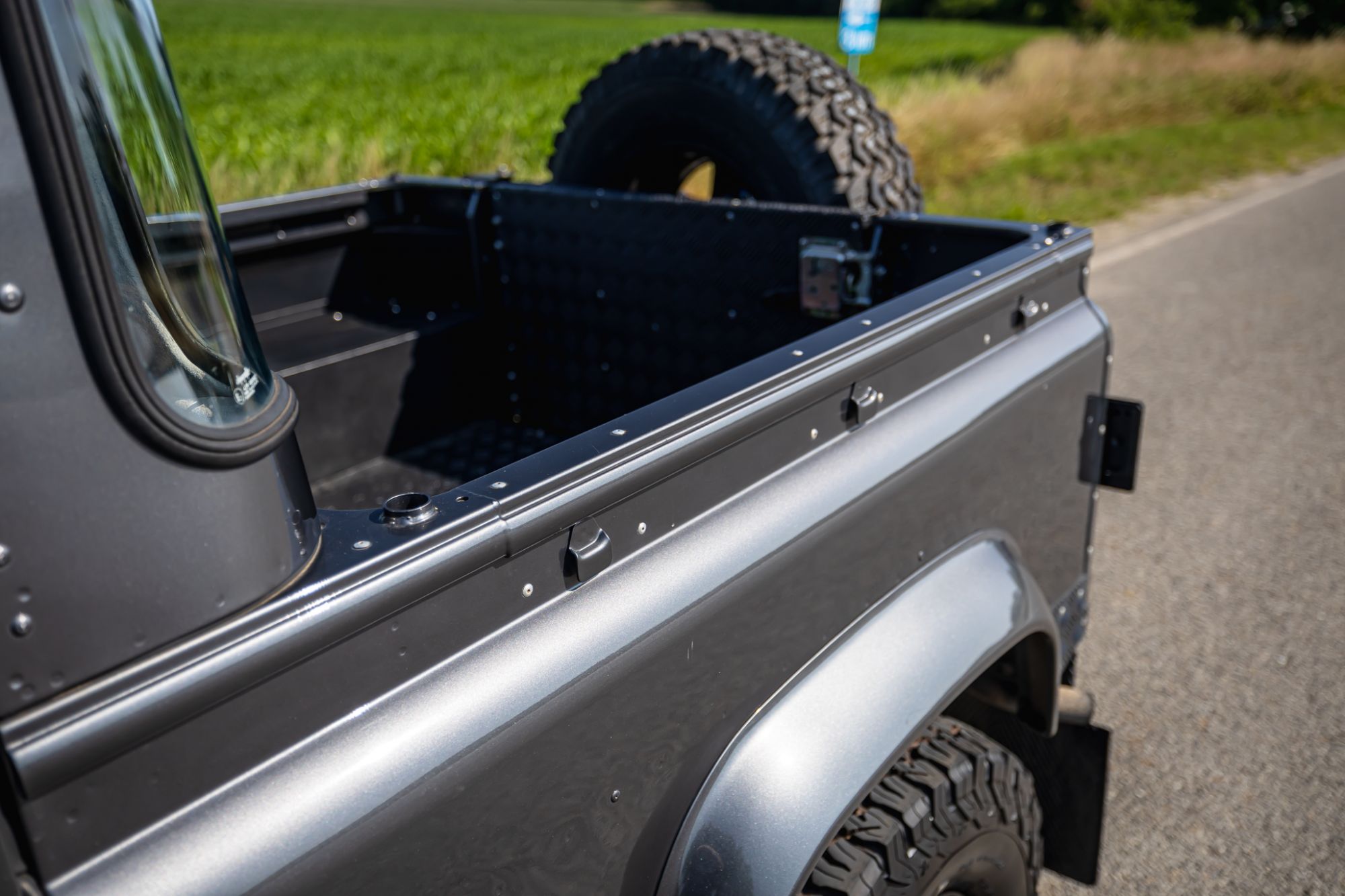 LOW Land Rover 90_19.JPG