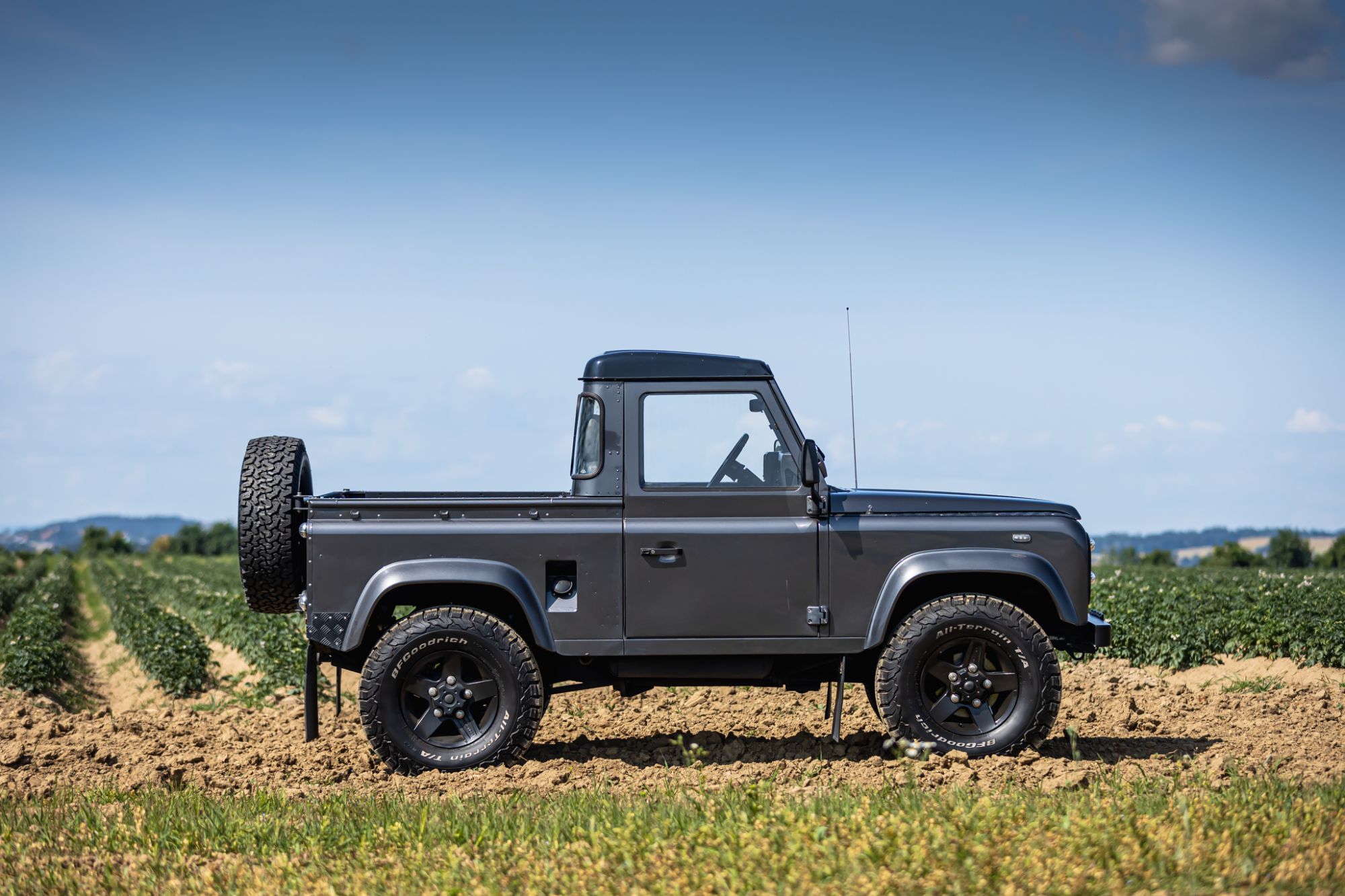 LOW Land Rover 90_75.JPG