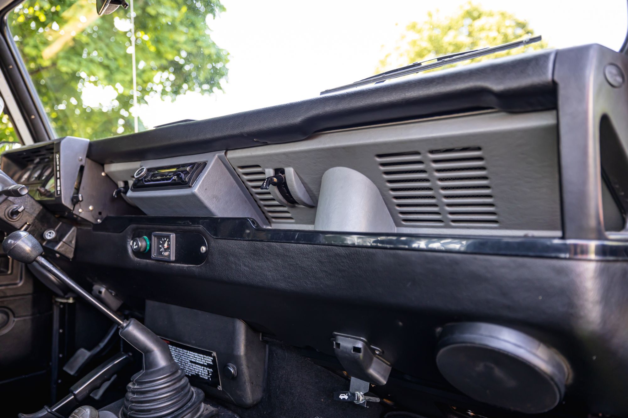 LOW Land Rover 90_80.JPG