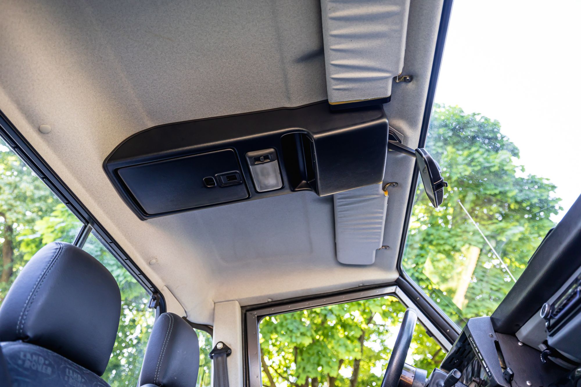 LOW Land Rover 90_81.JPG