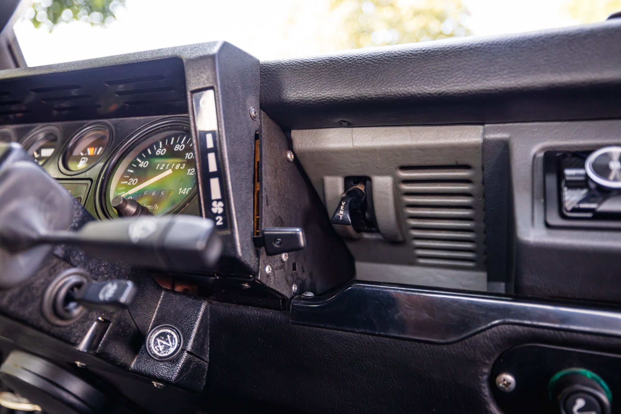 LOW Land Rover 90_88.JPG