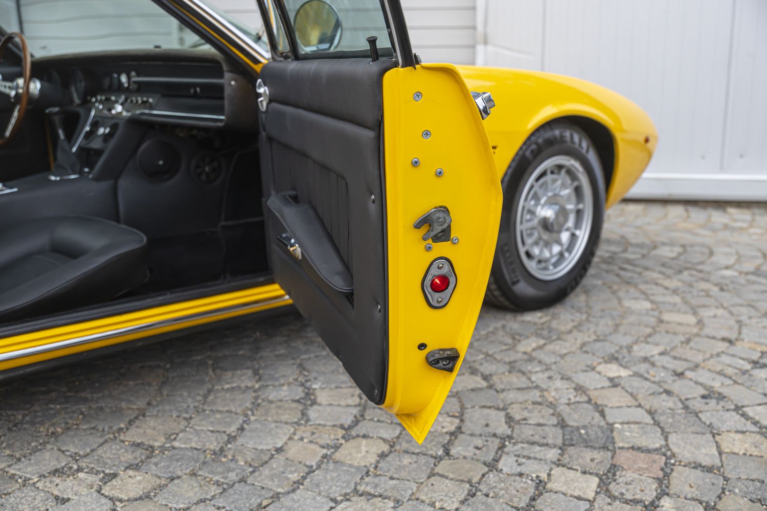 low_Maserati Ghibli yellow_107