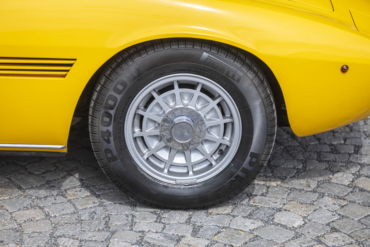 low_Maserati Ghibli yellow_35