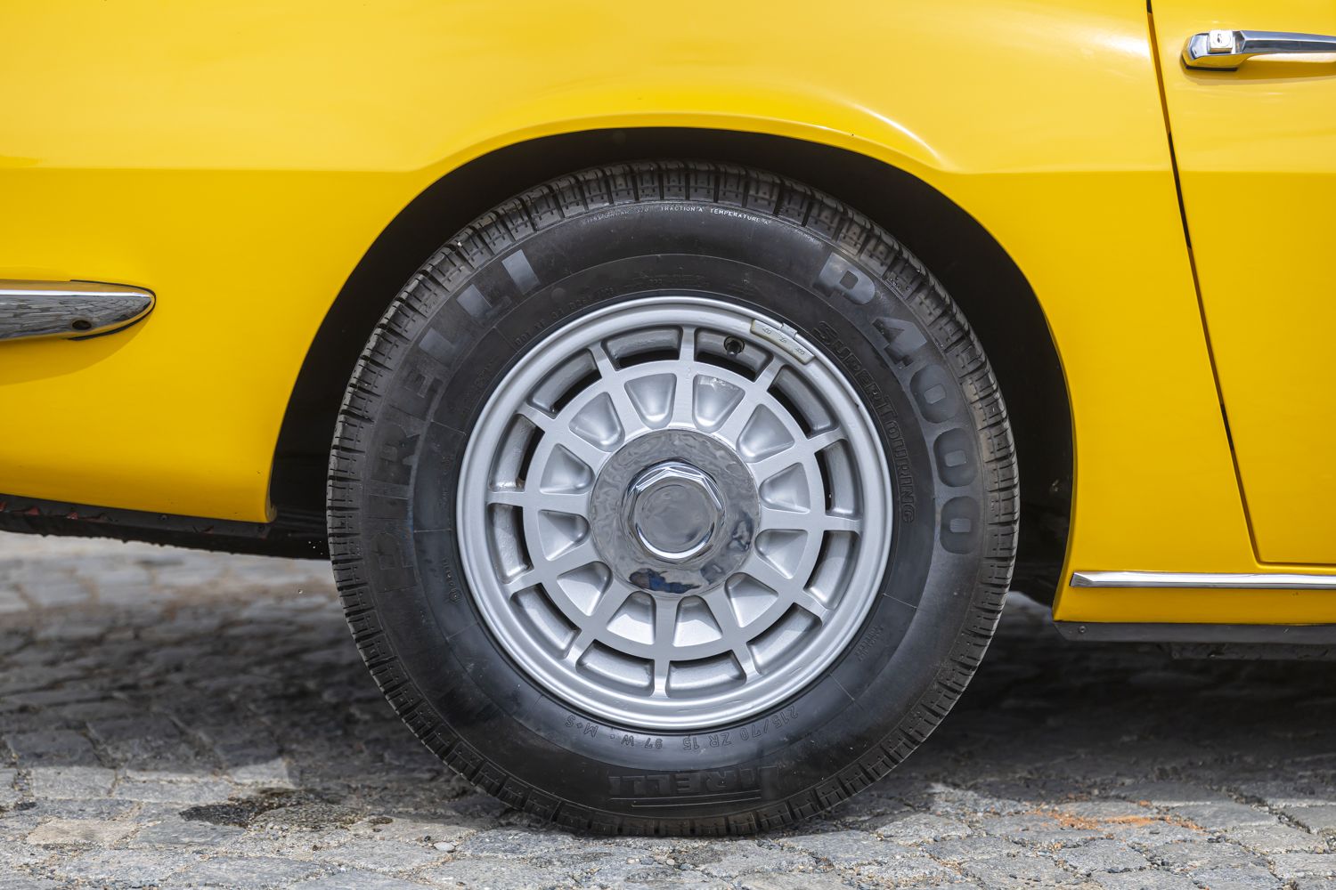 low_Maserati Ghibli yellow_37