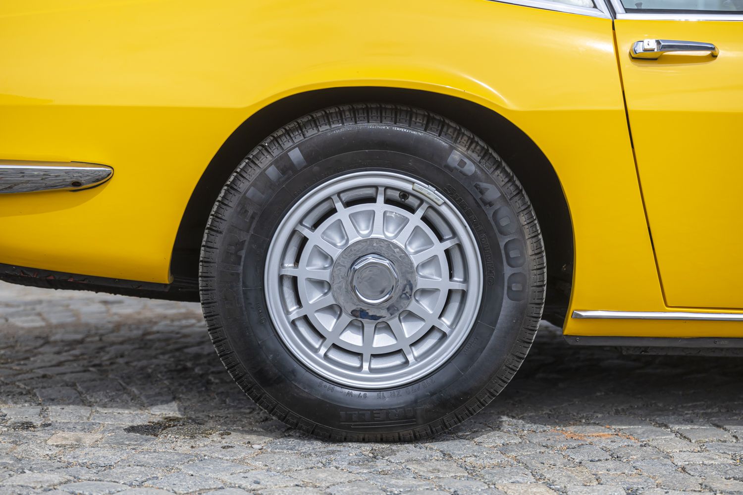 low_Maserati Ghibli yellow_38