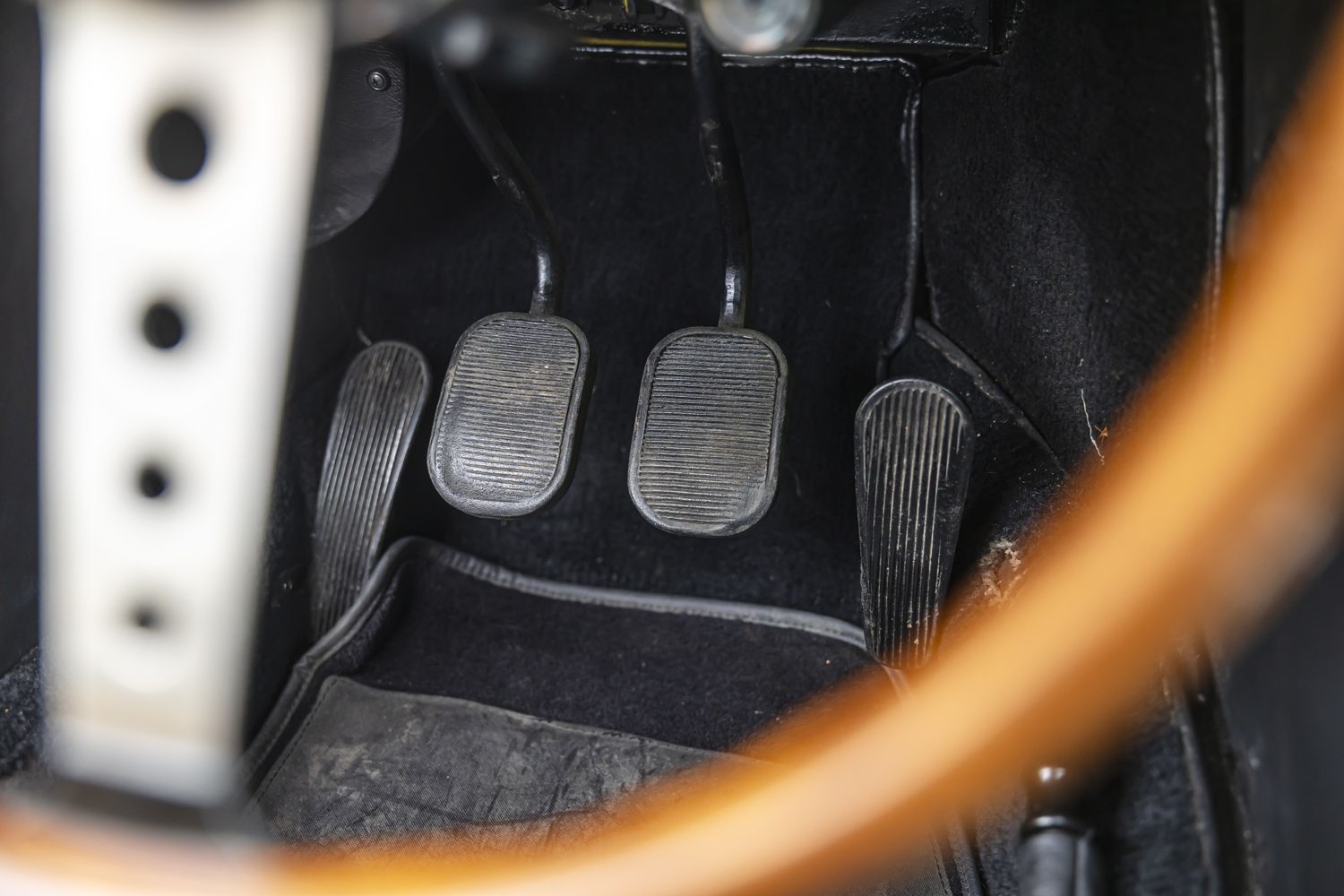 low_Maserati Ghibli yellow_96