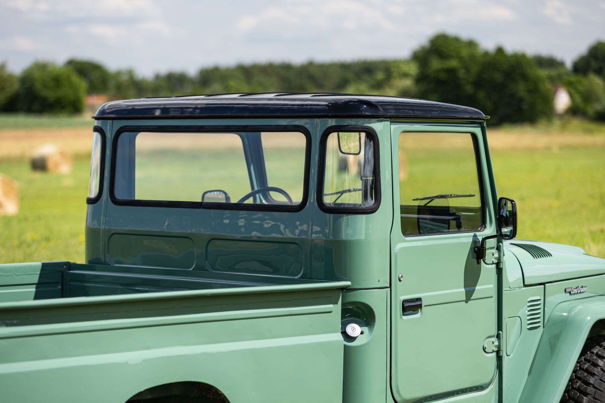 low Toyota LandCruiser pickup_22.JPG