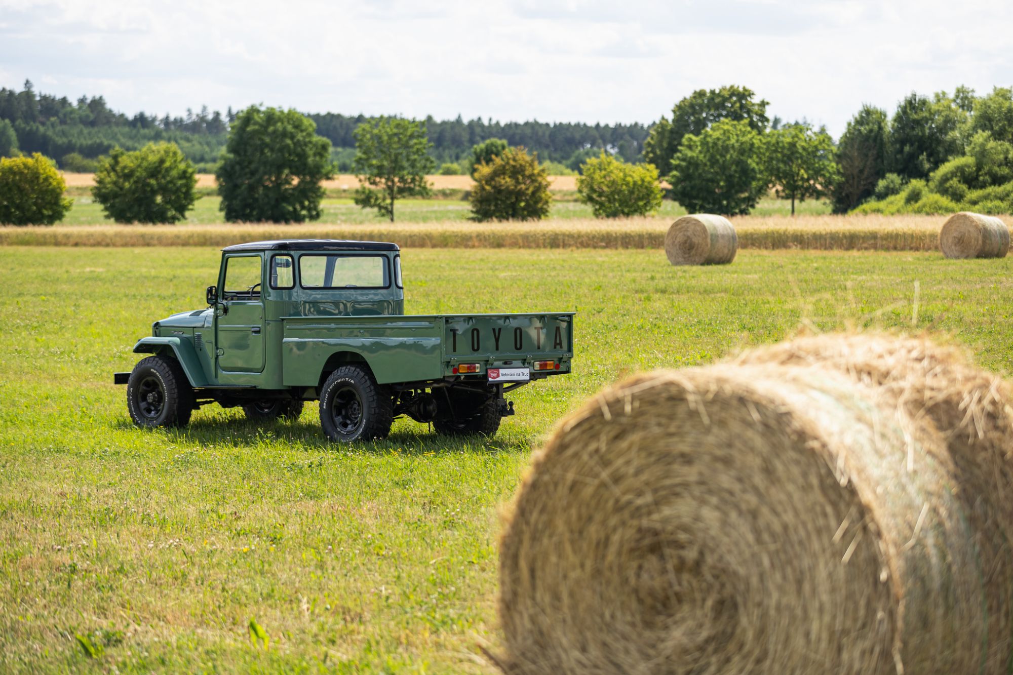 low Toyota LandCruiser pickup_25.JPG