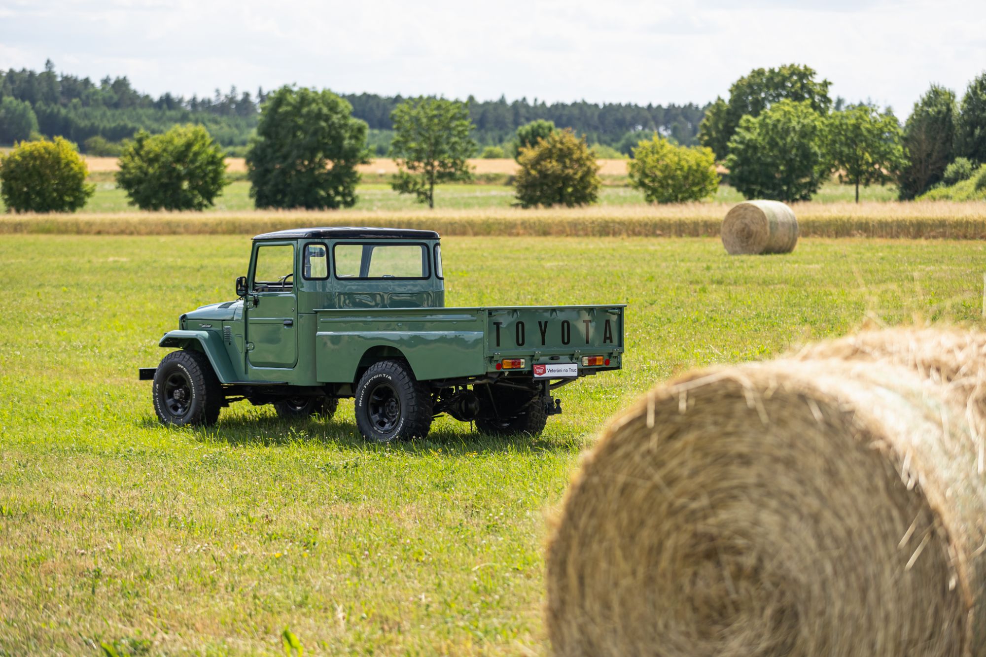 low Toyota LandCruiser pickup_26.JPG