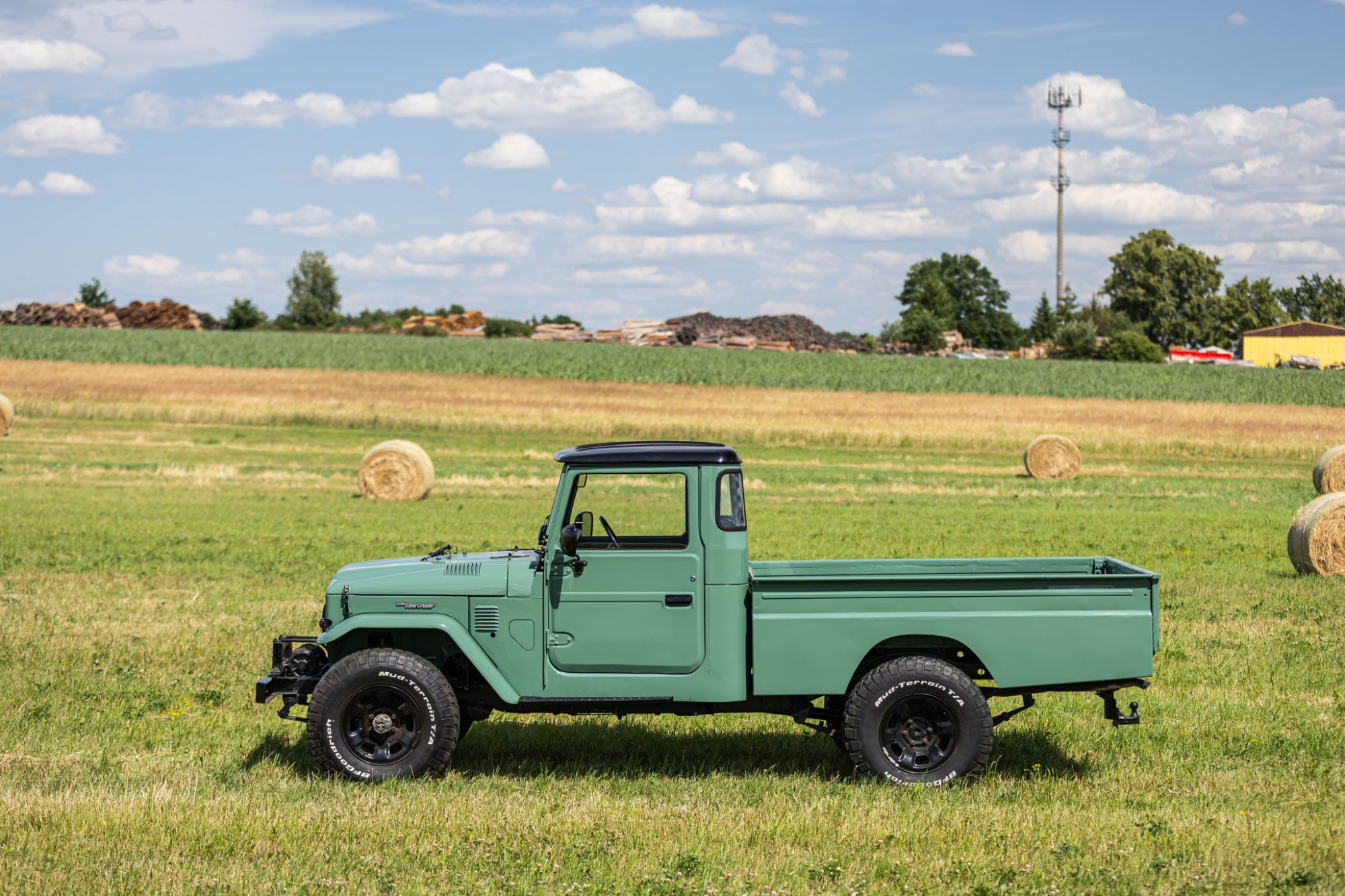 low Toyota LandCruiser pickup_36.JPG